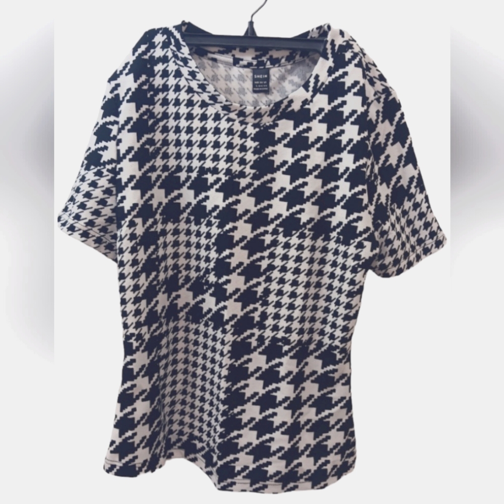 Mock Neck Houndstooth Print Tee